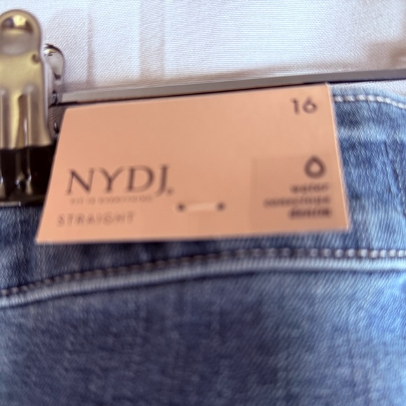 NYDJ NWT Marilyn Straight Heyburn Wash Lift & Tuck Size 16 - Picture 7 of 10